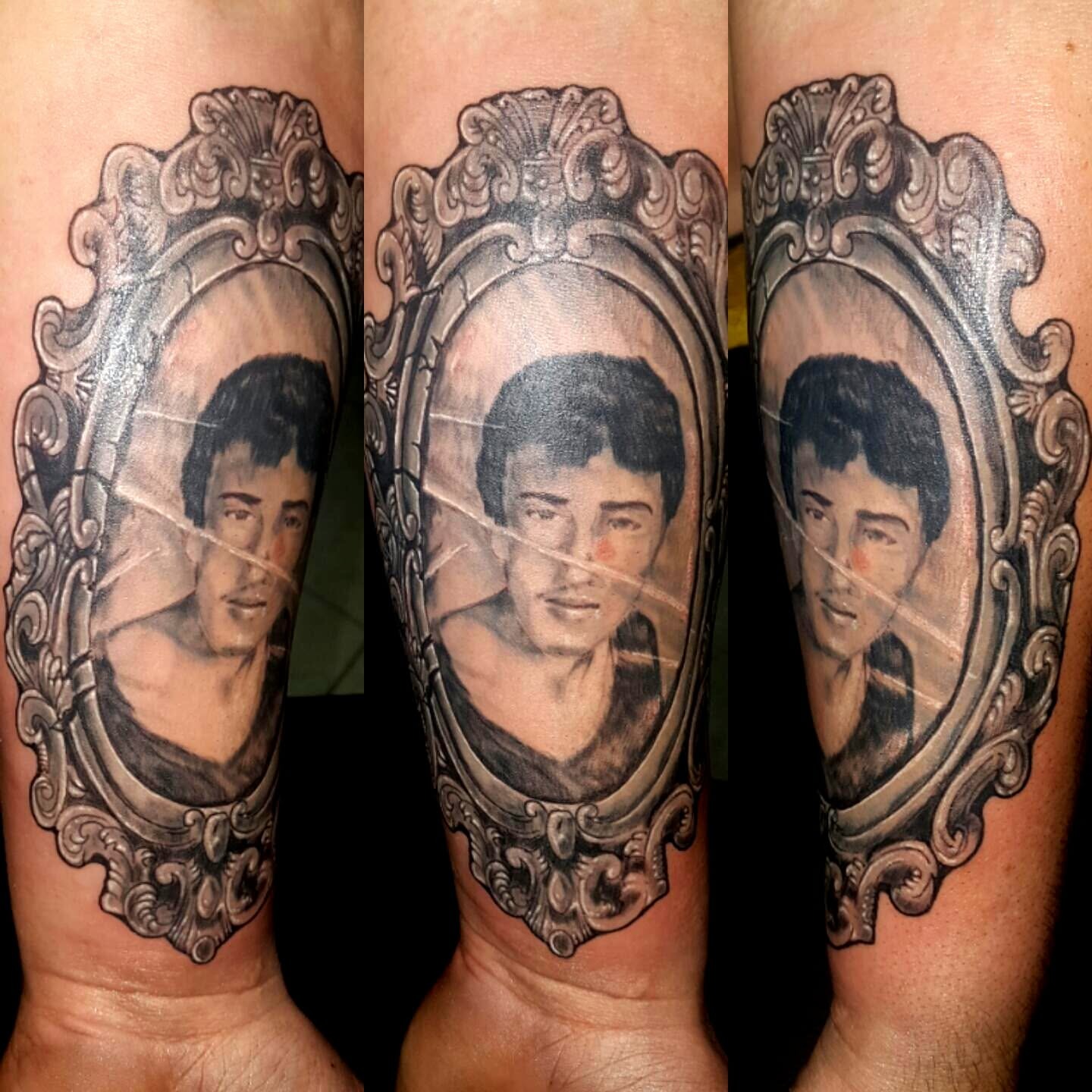 Indrammet portræt — MAX TATTOO værk